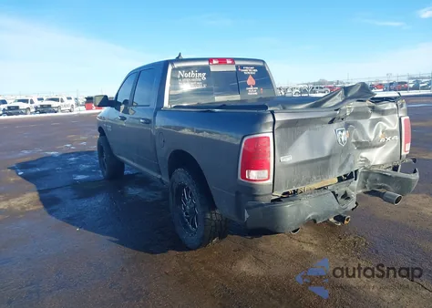 2017 Ram 1500 Laramie 4X4 5'7 Box z USA, uszkodzony, nr VIN 1C6RR7NT7HS689776